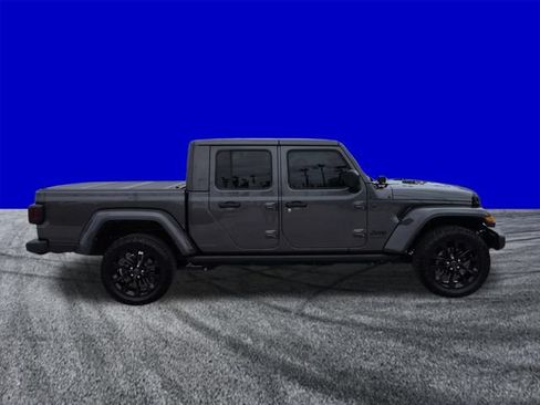 Used 2025 Jeep Gladiator Mojave AWD/4WD image 3