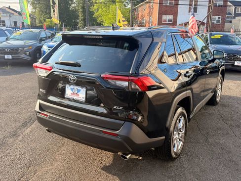 Used 2024 Toyota RAV4 XLE FWD image 7