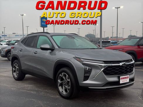 Certified 2024 Chevrolet Trax LT w/ Driver Confidence Package FWD image 1