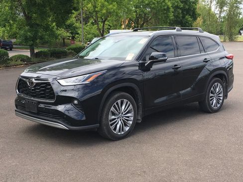 Used 2021 Toyota Highlander Platinum AWD/4WD image 1