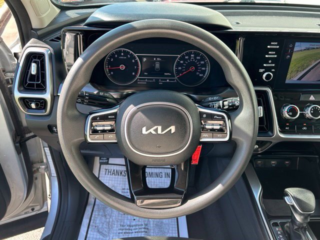 Used 2022 Kia Sorento LX AWD/4WD image 16