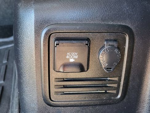 Used 2018 Toyota 4Runner SR5 AWD/4WD image 13