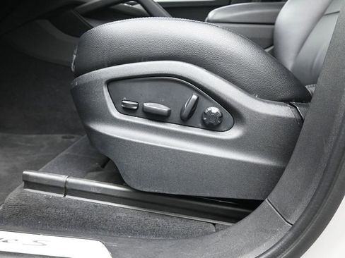 Used 2024 Porsche Cayenne S image 23