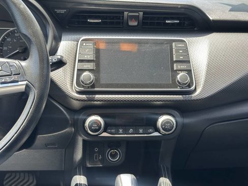 Used 2019 Nissan Kicks SV image 16