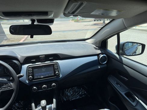 Used 2025 Nissan Versa SV FWD image 34