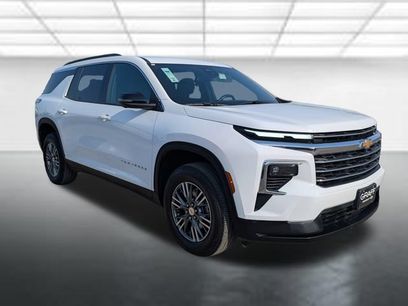 Used 2024 Chevrolet Traverse LT