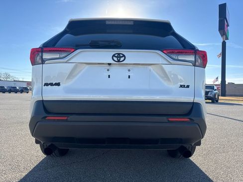 Used 2024 Toyota RAV4 XLE Premium image 5