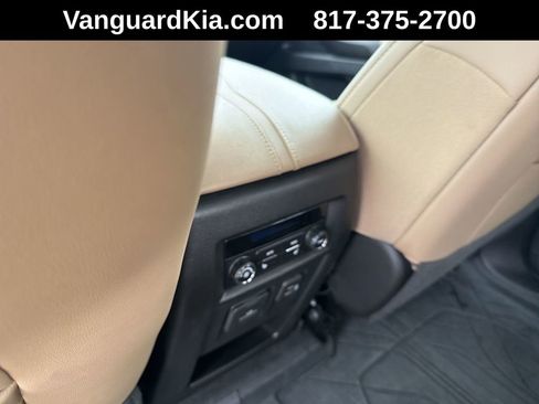 Used 2023 Chevrolet Traverse Premier FWD image 26