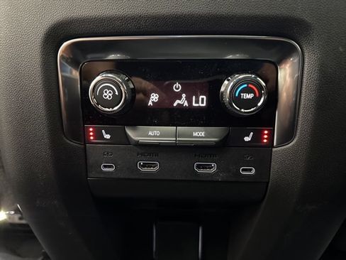 New 2026 Chevrolet Suburban Z71 w/ Z71 Off-Road Package AWD/4WD image 28