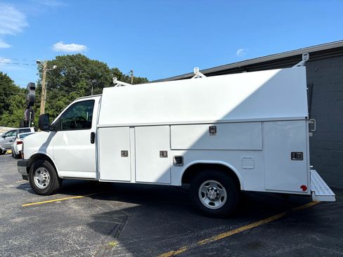 Used 2017 Chevrolet Express 3500 image 7