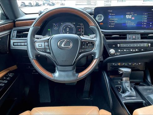 Used 2022 Lexus ES 300h w/ Luxury Package image 5