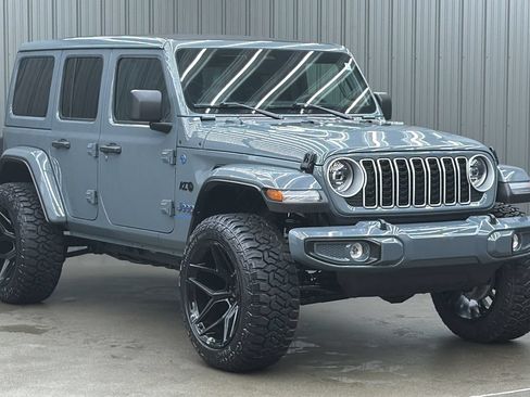 Used 2025 Jeep Wrangler Unlimited Sahara w/ Safety Group AWD/4WD image 7