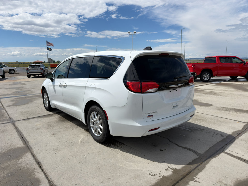 Used 2024 Chrysler Voyager LX FWD image 3