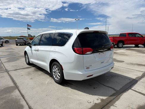 Used 2024 Chrysler Voyager LX FWD image 3