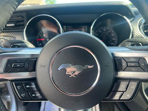 Used 2017 Ford Mustang Coupe RWD image 14