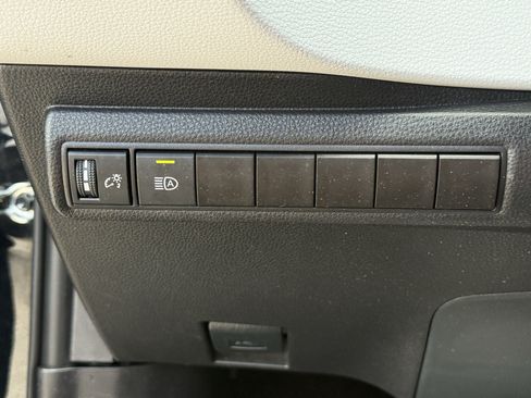 Used 2025 Toyota Corolla SE FWD image 27