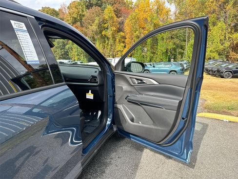 New 2026 Chevrolet Traverse LT image 32