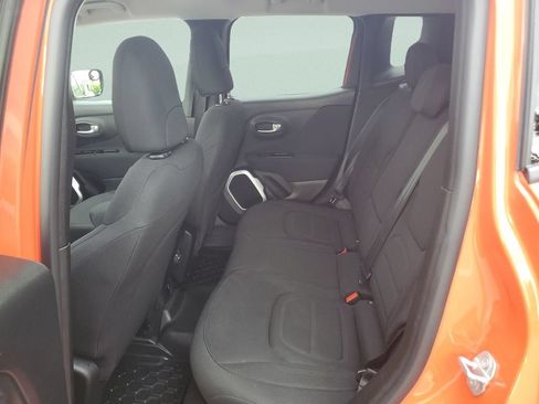 Used 2018 Jeep Renegade Latitude w/ Popular Equipment Group AWD/4WD image 10