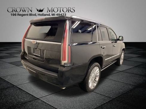 Used 2017 Cadillac Escalade Platinum image 6