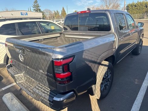 Used 2024 Nissan Frontier SL w/ Technology Package image 3