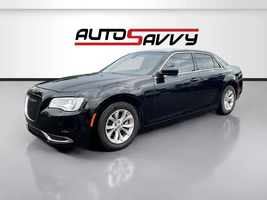 Used 2023 Chrysler 300 Touring RWD image 3