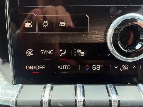 Used 2025 GMC Acadia Elevation w/ Elevation Premium Package AWD/4WD image 11