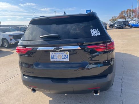 Used 2023 Chevrolet Traverse LT image 12