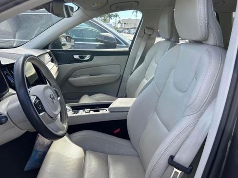 Certified 2023 Volvo XC60 B5 Ultimate w/ Protection Package Premier image 5