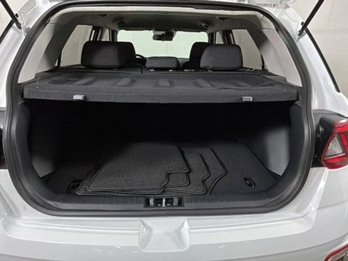 Used 2024 Hyundai Venue SE FWD image 27