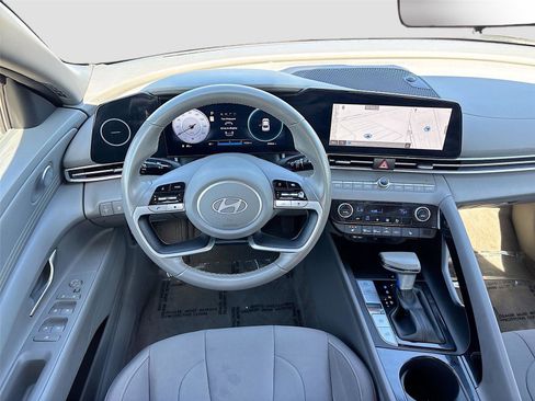 Used 2025 Hyundai Elantra SEL image 23