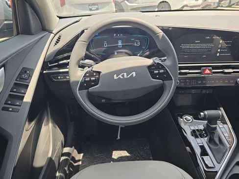 New 2026 Kia Niro EX FWD image 14