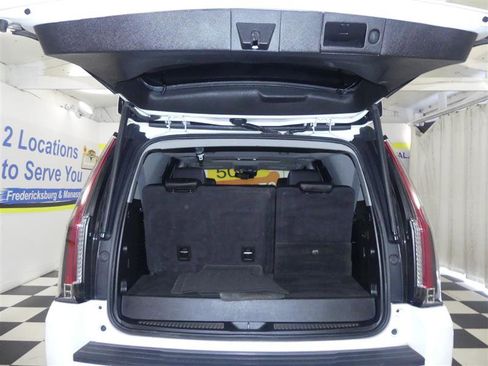 Used 2020 GMC Yukon SLT image 29