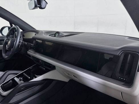 Certified 2026 Porsche Cayenne E-Hybrid AWD/4WD image 28