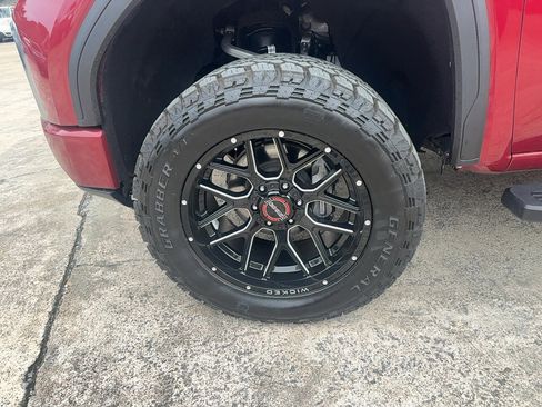 Used 2020 GMC Sierra 1500 AT4 w/ AT4 Premium Package image 9