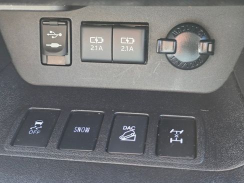 Used 2017 Toyota Highlander SE AWD/4WD image 14