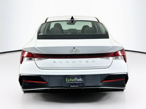 Used 2025 Hyundai Elantra SEL FWD image 7