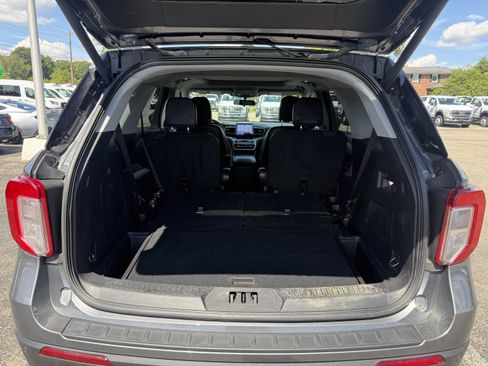 Certified 2022 Ford Explorer XLT w/ Equipment Group 202A image 10