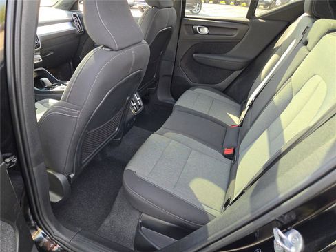 Used 2024 Volvo XC40 B5 Core image 21