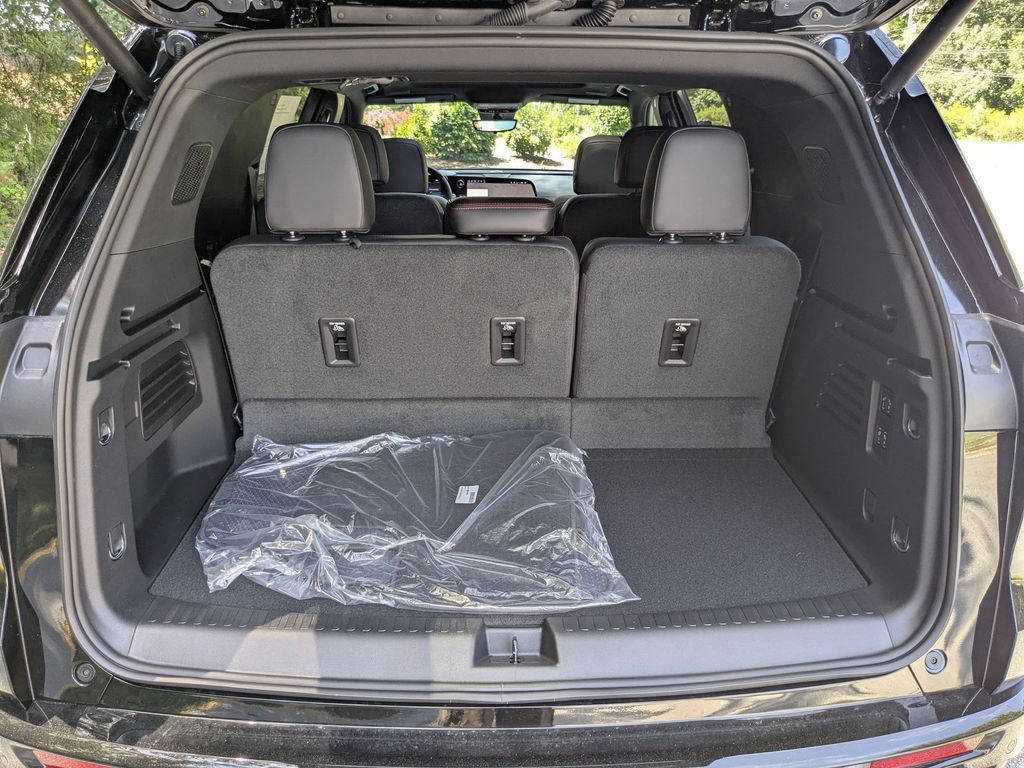 New 2027 Chevrolet Traverse RS FWD image 30