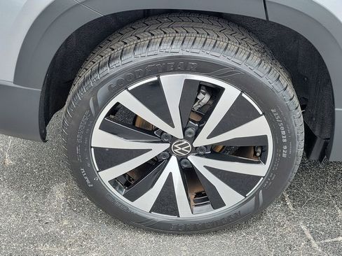 Used 2023 Volkswagen Taos SE image 6