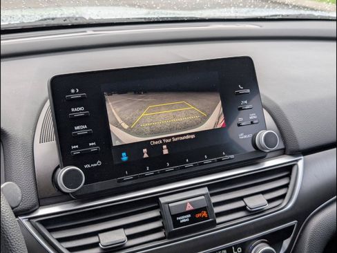 Used 2018 Honda Accord LX image 13