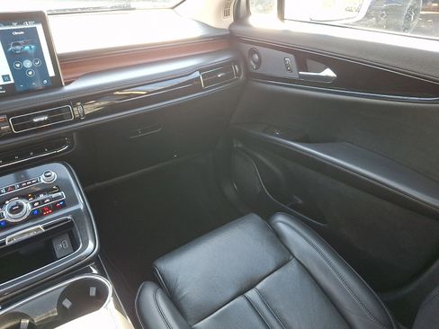 Used 2022 Lincoln Nautilus Reserve w/ Equipment Group 201A image 16