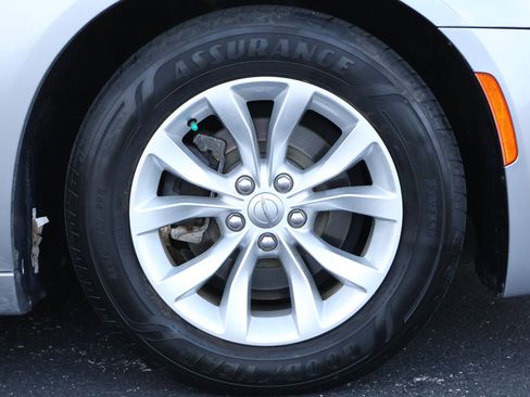 Used 2015 Chrysler 300 Limited w/ Driver Convenience Group RWD image 21