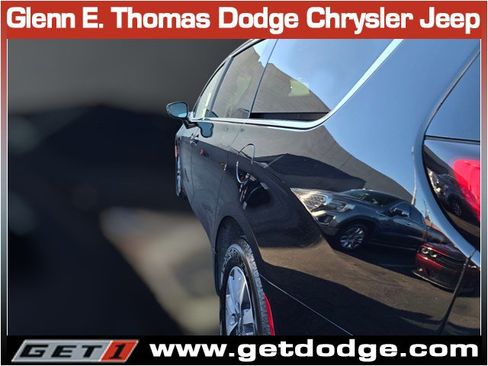 Used 2024 Chrysler Pacifica Select image 10