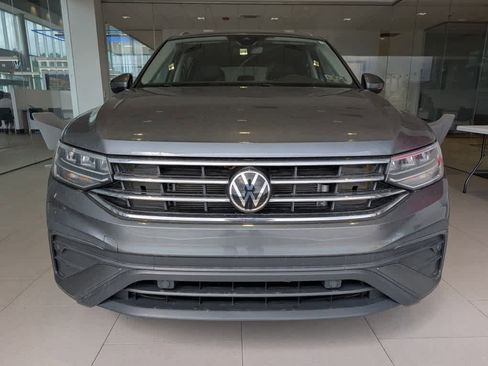 Used 2023 Volkswagen Tiguan SE w/ Panoramic Sunroof Package FWD image 25