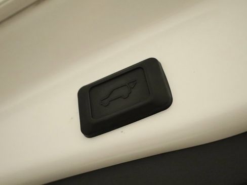 Used 2020 Toyota RAV4 XLE image 37