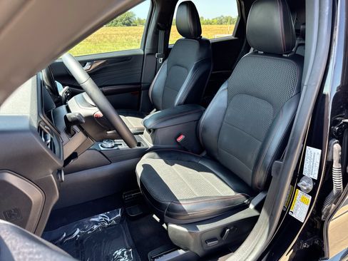 Used 2023 Ford Escape ST-Line w/ Tech Pack #1 FWD image 11