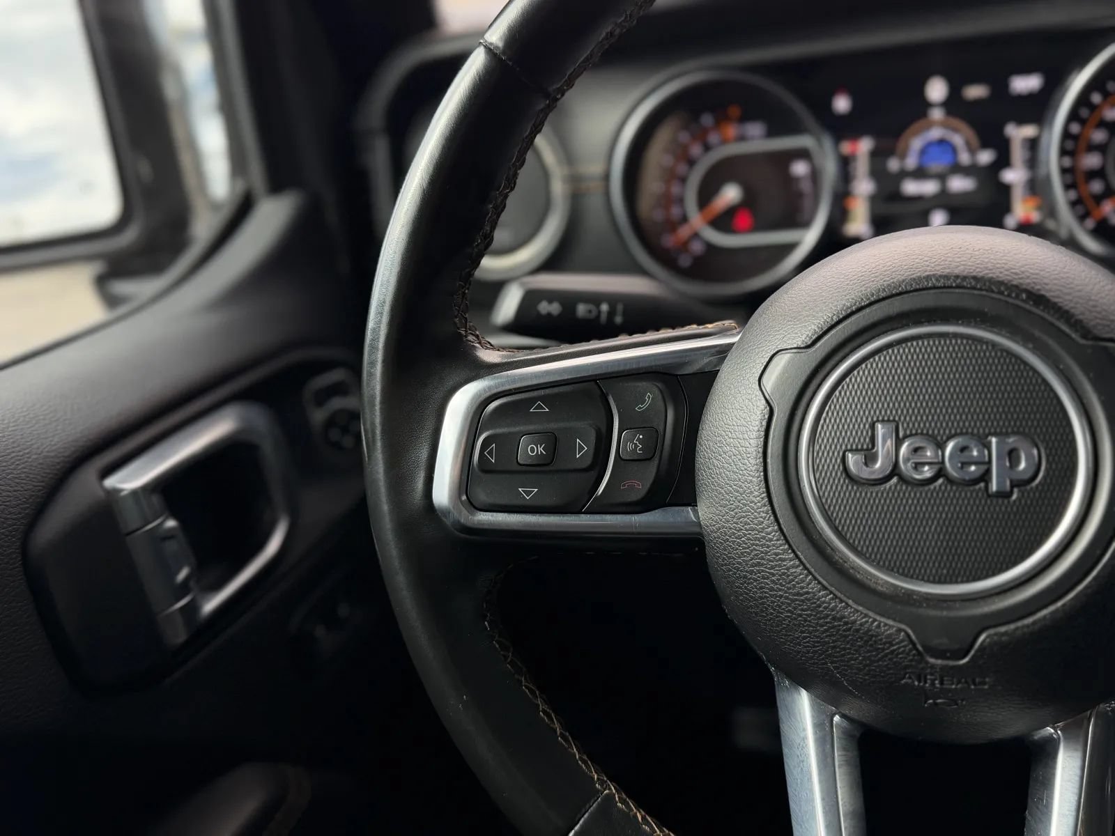 Used 2022 Jeep Gladiator Overland AWD/4WD image 23