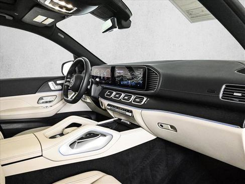 Certified 2025 Mercedes-Benz GLS 450 4MATIC image 25
