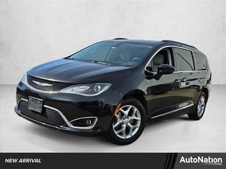 Used 2017 Chrysler Pacifica Touring-L w/ Tire & Wheel Group video 1